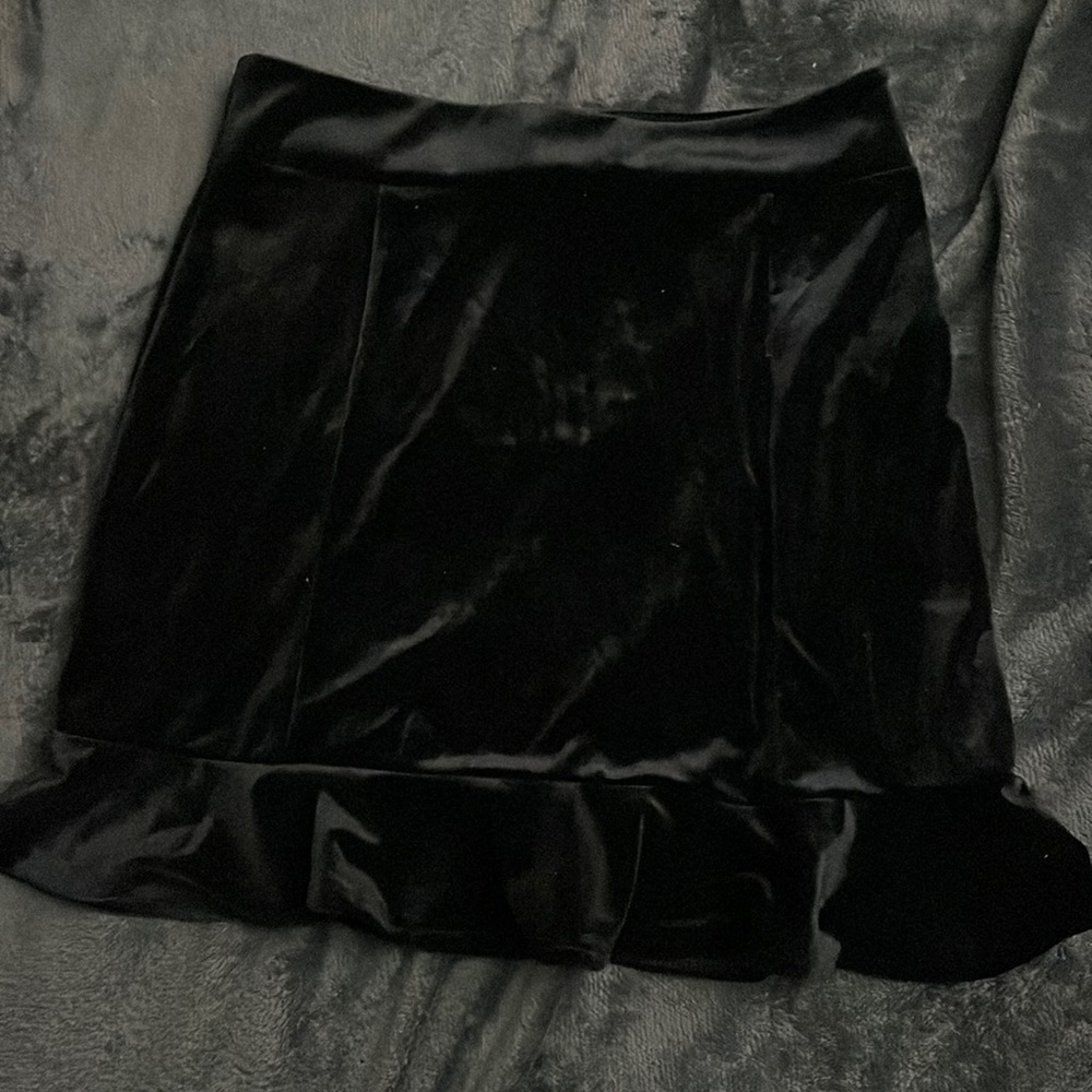NEW!! Forever 21 Velvety Ruffled Black Skirt